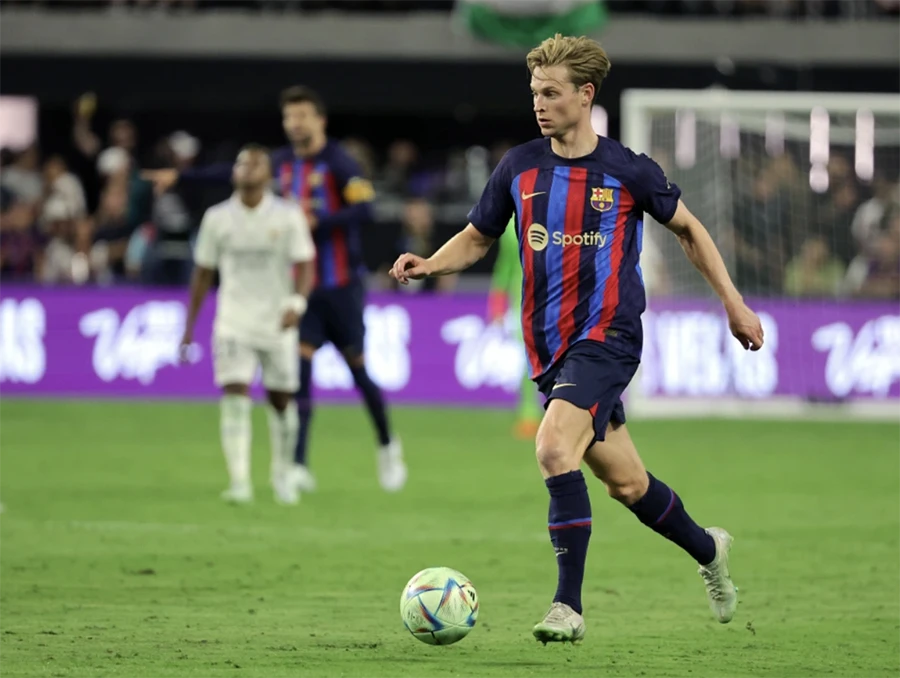 De Jong muốn ở lại, nhưng Barca muốn đẩy anh đi để cân bằng tài chính. ẢNH: GETTY