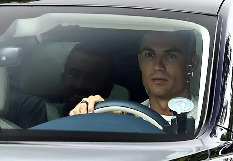 Ronaldo đến trung tâm huấn luyện Carrington tham dự cuộc họp với lãnh đạo MU vào đầu tuần qua. ẢNH: PA