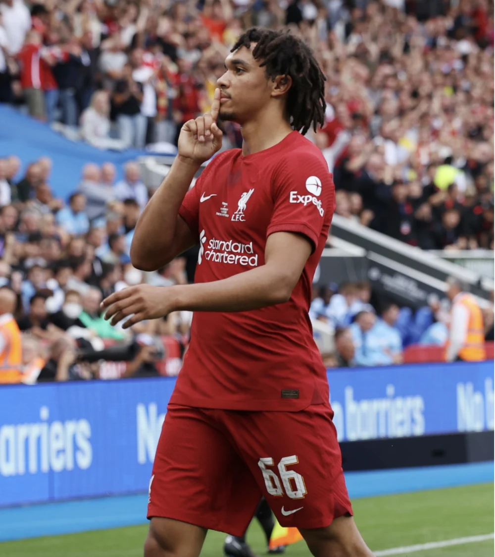 Alexander-Arnold ăn mừng bàn thắng mở tỉ số. ẢNH: SUN SPORTS