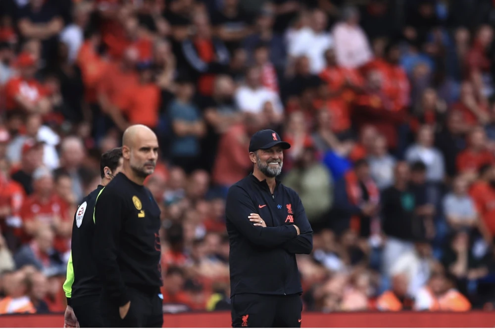 HLV Pep Guardiola và Jurgen Klopp là hai đối thủ lớn nhất Premier League hiện tại. ẢNH: AP