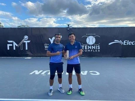 Hoàng Nam và HLV Faruk khi vô địch giải M15 Cacun tổ chức vào cuối năm 2021 tại Mexico. Hoàng Nam và HLV Faruk khi vô địch giải M15 Cacun tổ chức vào cuối năm 2021 tại Mexico.