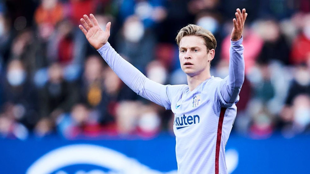 De Jong là mục tiêu tranh giành giữa Chelsea và MU. ẢNH: GETTY