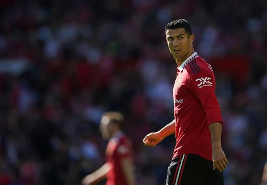 Ronaldo bực bội trước những lời xì xầm về tương lai của anh ở Man Utd. ẢNH: PA