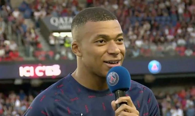 Mbappe ký gia hạn với PSG đến mùa hè năm 2025. ẢNH: MIRROR