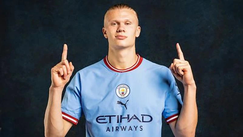 Erling Haaland là bản hợp đồng đáng chú ý nhất của Man City trong kỳ chuyển nhượng mùa hè này. ẢNH: MIRROR