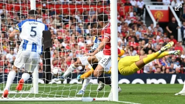 Bàn phản lưới nhà của Alexis Mac Allister cũng không giúp Quỷ đỏ tránh 1 trận thua. Ảnh: Getty