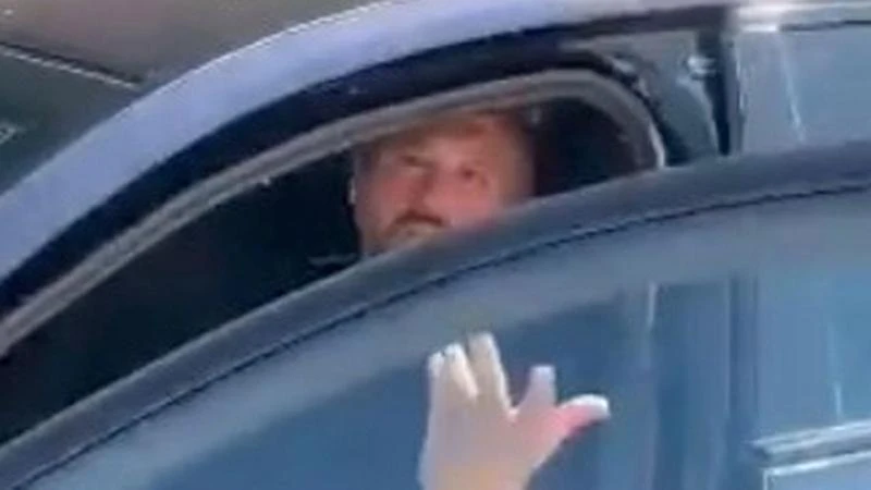 Người đại diện của De Jong đến gặp lãnh đạo Barcelona họp. ẢNH: MIRROR