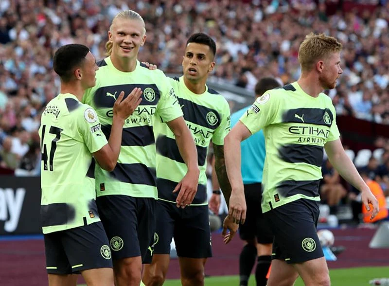 Erling Haaland lập cú đúp trong ngày đầu ra mắt Premier League. Ảnh: Getty