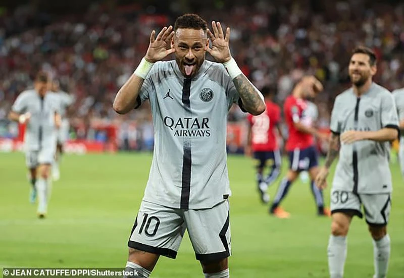 Neymar có pha ăn mừng ngộ nghĩnh. ẢNH: SHUTTERSTOCK