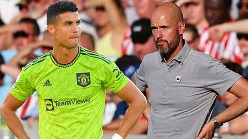 Ten Hag yêu cầu những cầu thủ có khả năng lãnh đạo như Ronaldo đứng lên vực dậy đội bóng. ẢNH: MIRROR