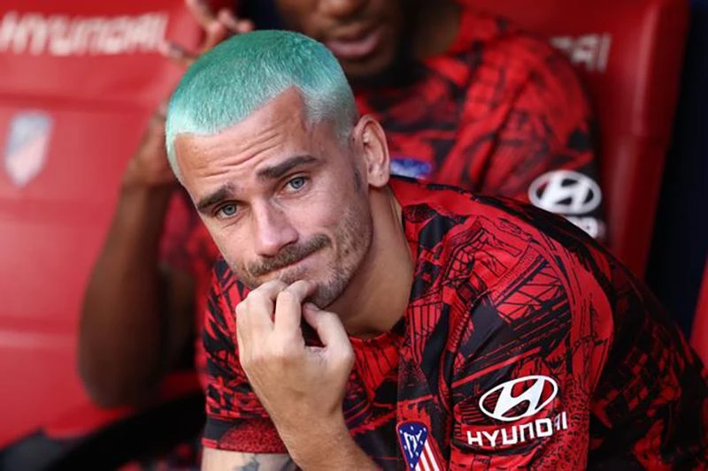 Griezmann "làm bạn" với băng ghế dự bị Atletico Madrid mùa này. ẢNH: GETTY Griezmann "làm bạn" với băng ghế dự bị Atletico Madrid mùa này. ẢNH: GETTY