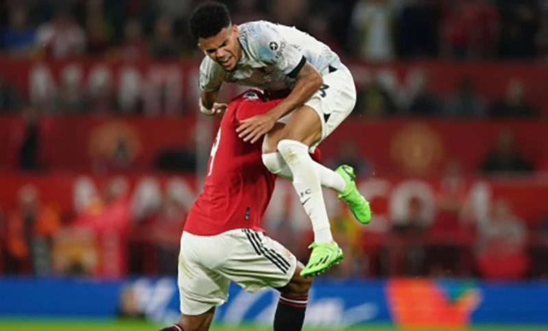 Varane đã chơi như một chiến binh trước Liverpool. ẢNH: GETTY