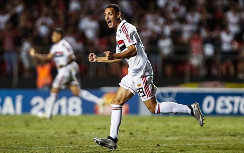 Antony khi còn chơi cho Sao Paolo. ẢNH: GETTY Antony khi còn chơi cho Sao Paolo. ẢNH: GETTY