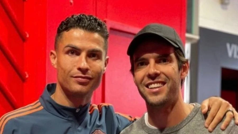 Kaka chụp ảnh cùng người đồng đội cũ Cristiano Ronaldo. ẢNH: INSTAGRAM