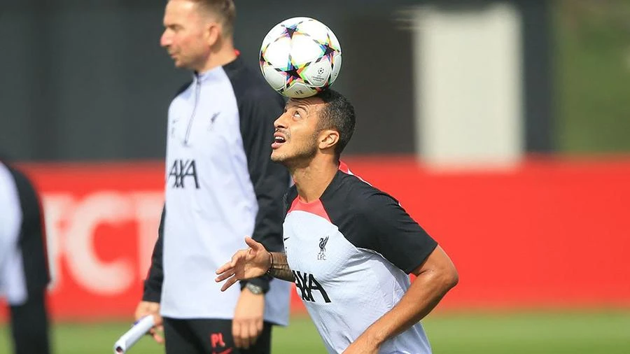 Thiago Alcantara đã trở lại và sẵn sàng cho trận đấu với Napoli. ẢNH: GETTY