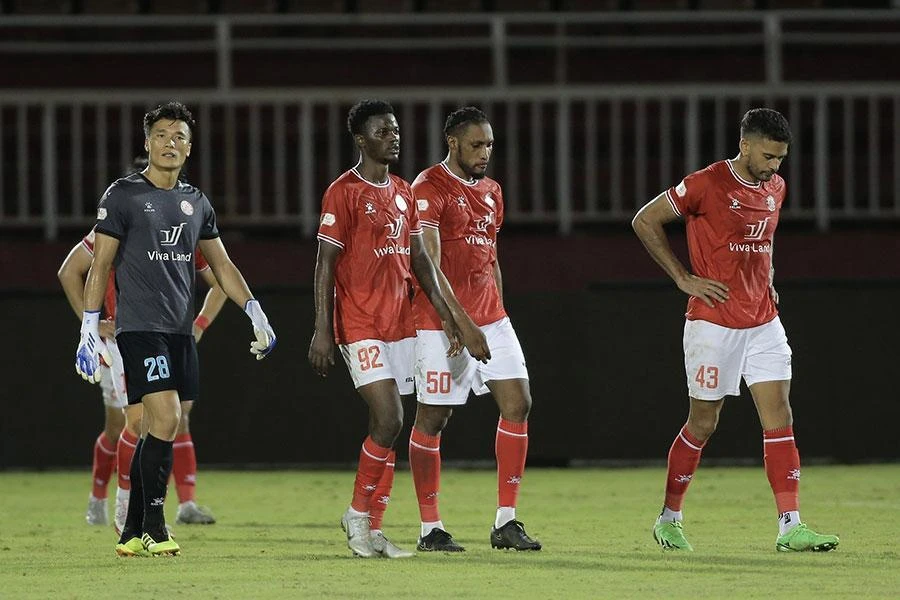 Cách chơi của CLB TP.HCM sau khi tăng cường lực lượng và mới có tân HLV Trương Việt Hoàng rành rẽ V-League vẫn không sao thanh thoát nổi. Cách chơi của CLB TP.HCM sau khi tăng cường lực lượng và mới có tân HLV Trương Việt Hoàng rành rẽ V-League vẫn không sao thanh thoát nổi.