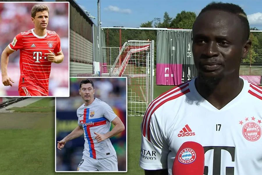 Mane mong rằng Muller không chuyền bóng cho Lewy theo thói quen. ẢNH: MIRROR