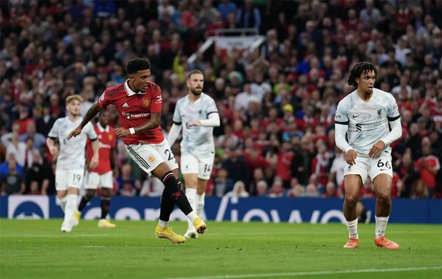 Tình huống Sancho ghi bàn mở tỉ số trong chiến thắng 2-1 của MU trước Liverpool. ẢNH: PA