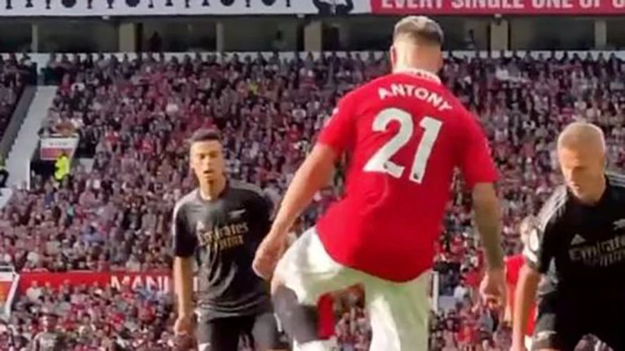 Sự bùng nổ trên sân Old Trafford khiến Antony nổi da gà. ẢNH: GETTY Sự bùng nổ trên sân Old Trafford khiến Antony nổi da gà. ẢNH: GETTY