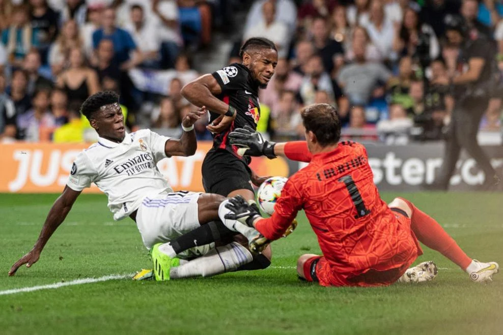 RB Leipzig là đội có nhiều cơ hội ghi bàn hơn Real ở hiệp 1. Ảnh: UEFA