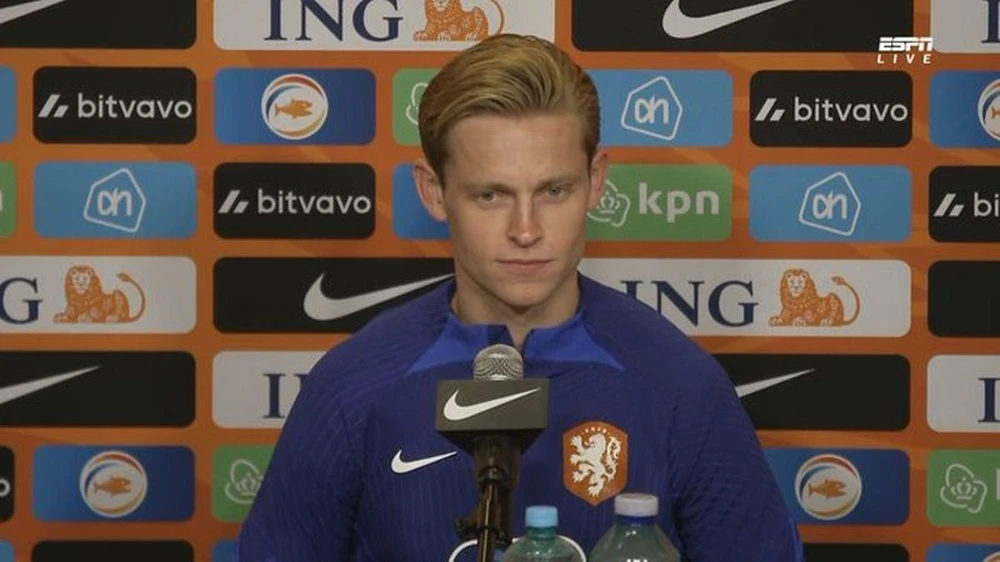De Jong khẳng định anh luôn bình tĩnh trong suốt mùa hè vừa qua vì anh biết mình cần gì. ẢNH: MIRROR