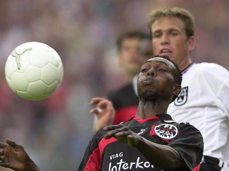 Guie-Mien đòi CLB trả tiền cho vợ mình học nấu ăn. ẢNH: REUTERS