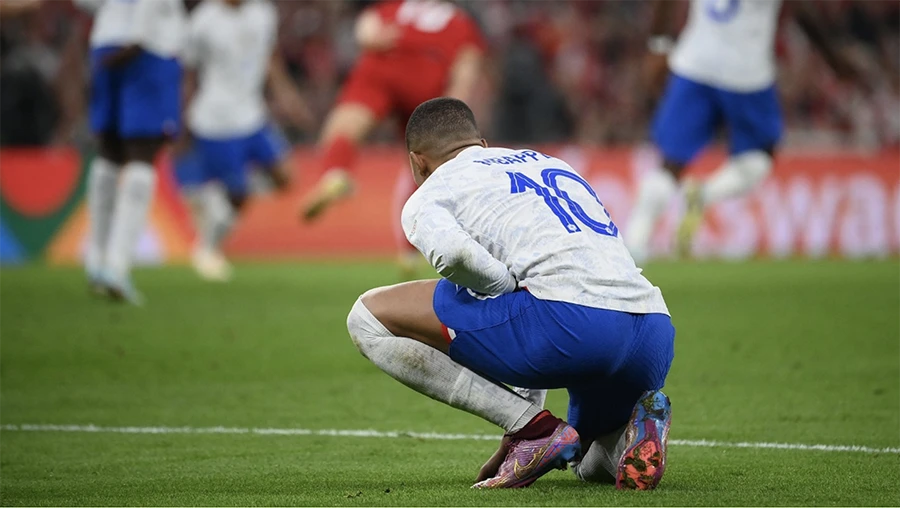 Mbappe tiếp tục thể hiện phong độ kém thuyết phục. Ảnh: Goal