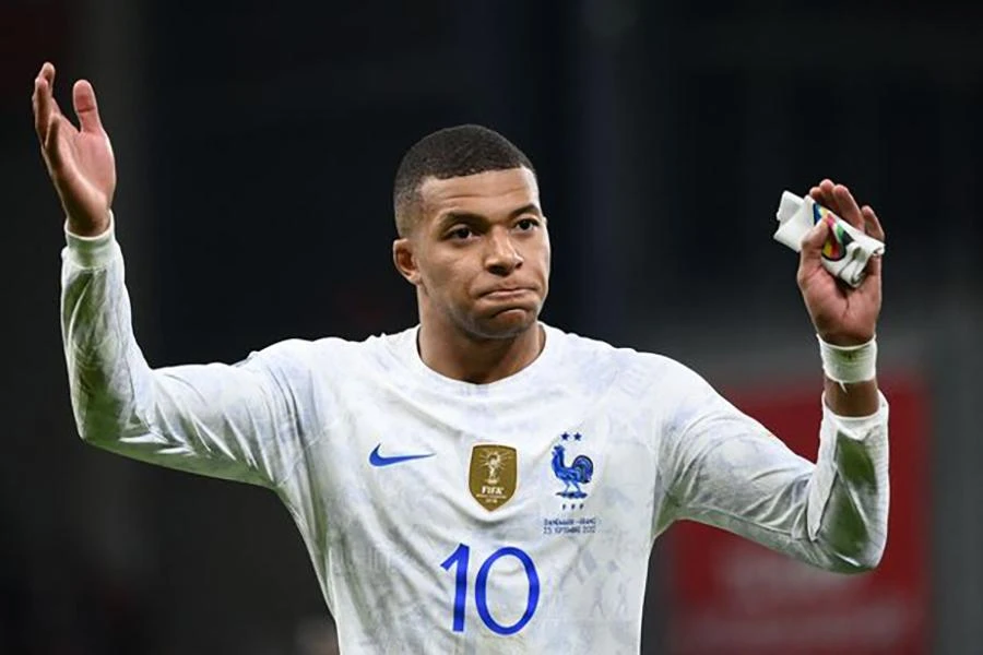 Mbappe có nhiều pha xử lý rất nghiệp dư ở cả PSG lẫn tuyển Pháp trong thời gian gần đây. ẢNH: GETTY