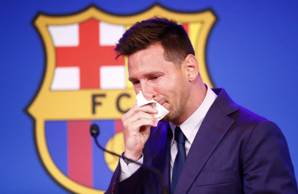 Messi rời Barcelona trong nước mắt. ẢNH: GETTY
