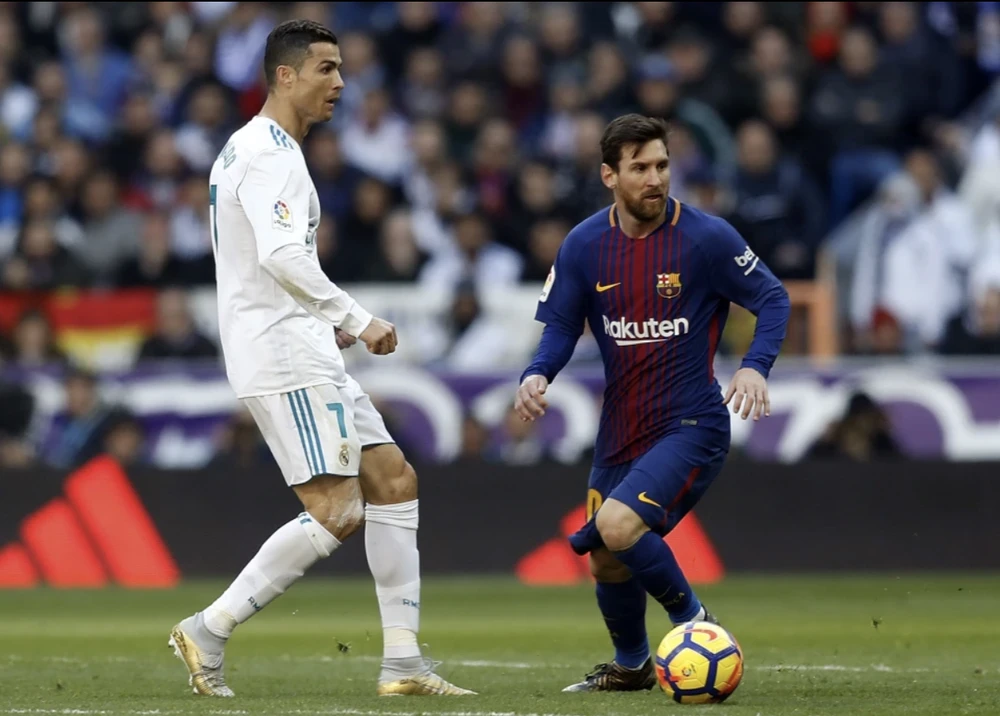 Ronaldo trong màu áo Real Madrid đối đầu với Messi trong màu áo Barcelona suốt 9 năm ở La Liga. ẢNH: GETTY