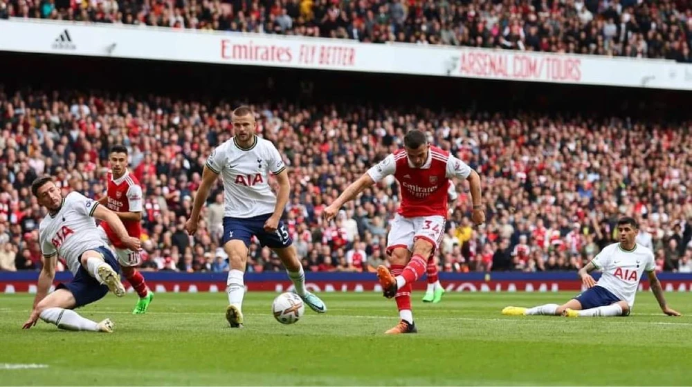 Arsenal giữ vững top 1 sau chiến thắng cách biệt trước Tottenham. Ảnh: Getty