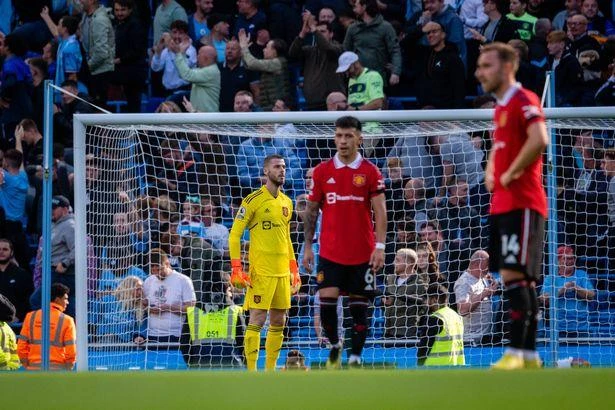 MU vừa nhận trận thua muối mặt 3-6 trước Man City ở Premier League.