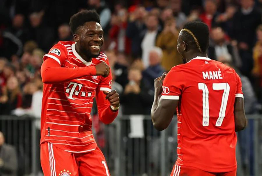 Sadio Mane và Alphonso Davies cùng nhau khiêu vũ ăn mừng bàn thắng. ẢNH: GETTY