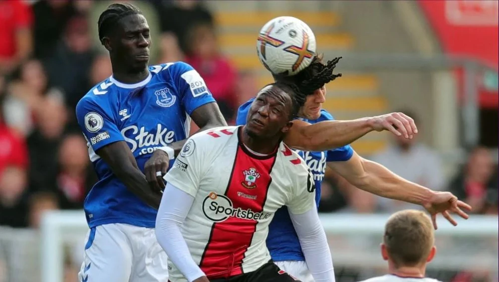 Một trận thua đang hiện hữu trước mắt đội khách Southampton. Ảnh: Getty