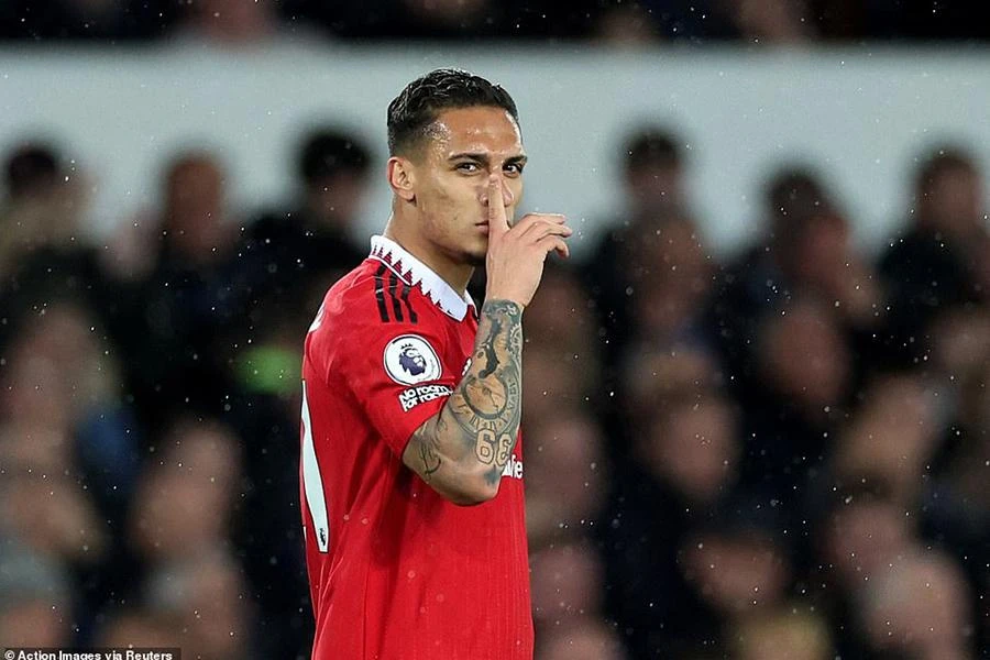 Phong cách ăn mừng bàn thắng lạnh lùng của Antony. ẢNH: REUTERS