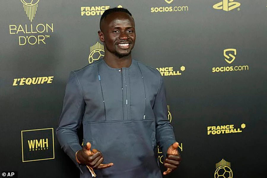 Mane giành quả bóng bạc. ẢNH: AP