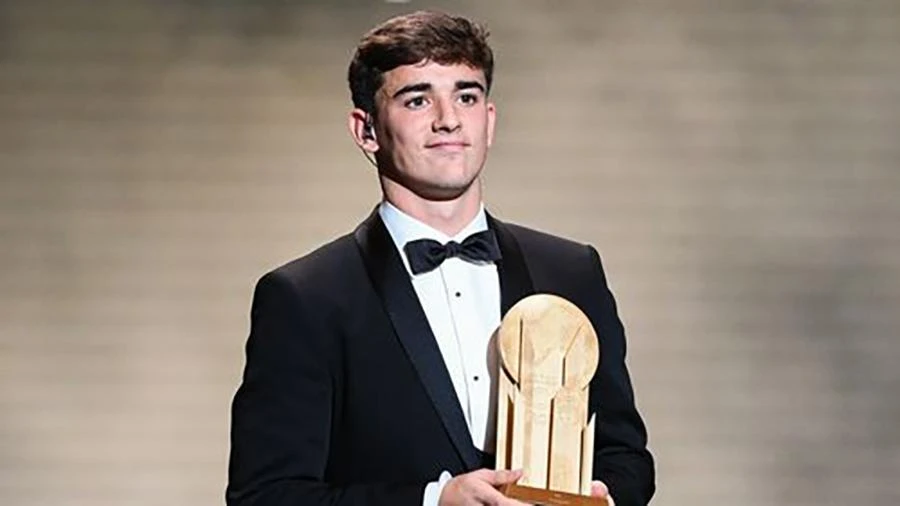 Gavi giành thêm giải Golden Boy. ẢNH: MIRROR