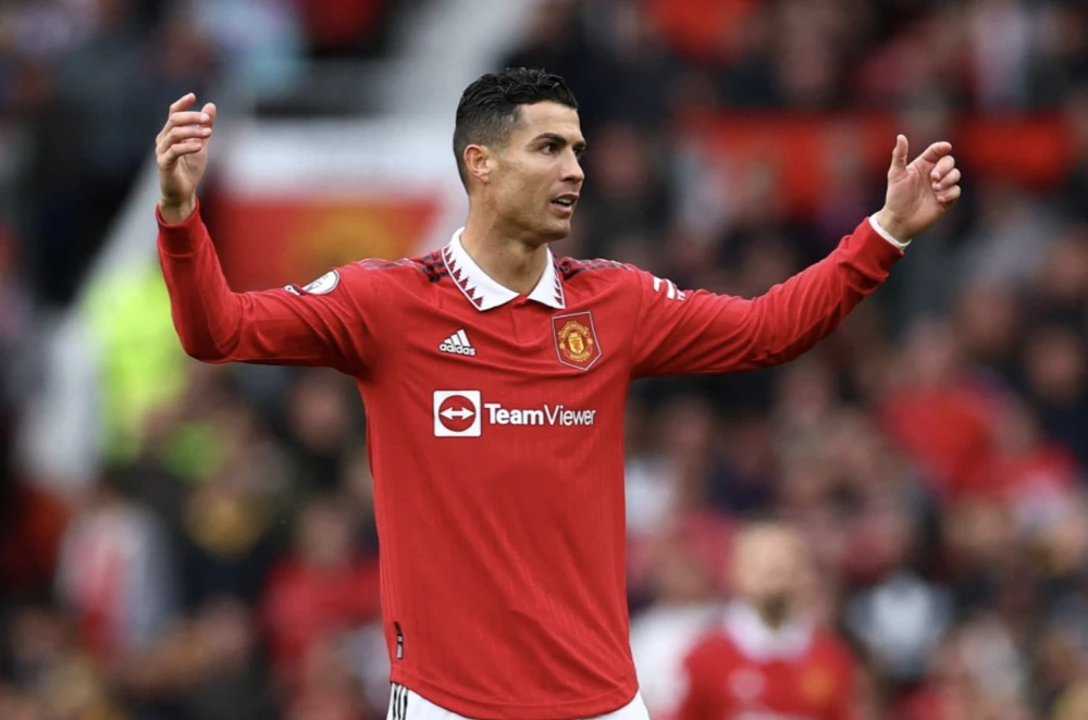 Ronaldo bị Ten Hag trừng phạt vì hành động thiếu chuyên nghiệp của mình. ẢNH: REUTERS