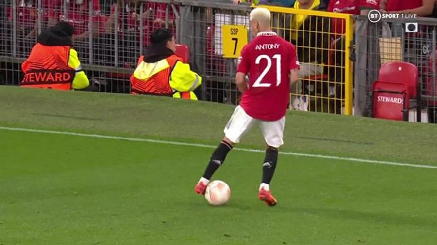Antony thể hiện skill khiến anh chịu nhiều chỉ trích. ẢNH: BT SPORTS