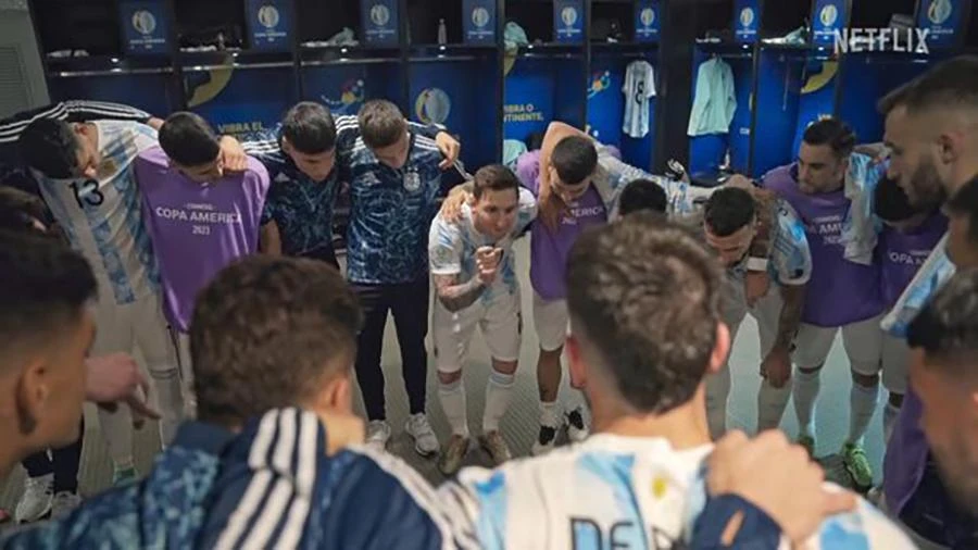 Khoảnh khắc Messi 'mất trí' nhằm kích thích tinh thần của các cầu thủ Argentina. ẢNH: Netflix Latinoamerica