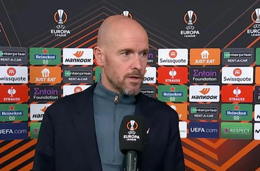 Ten Hag than phiền MU thiếu nhân sự trên hàng công. ẢNH: BT SPORTS