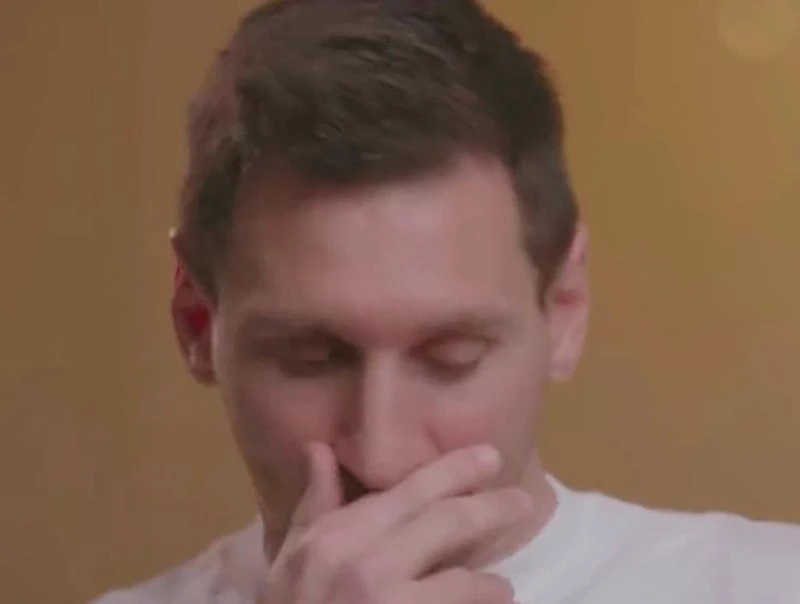 Lionel Messi xúc động rưng rưng nước mắt. ẢNH: NETFLIX