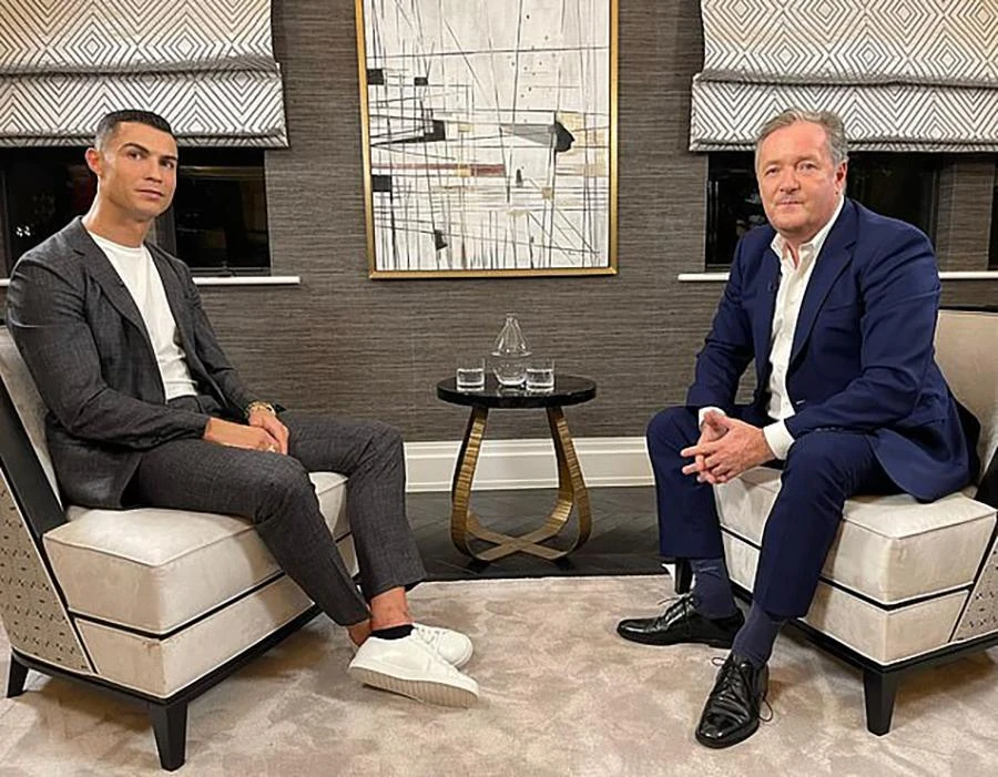 Ronaldo thực hiện cuộc phỏng vấn gây chấn động làng bóng đá thế giới khi phơi bày chuyện hậu trường của MU. ẢNH: TWITTER Ronaldo thực hiện cuộc phỏng vấn gây chấn động