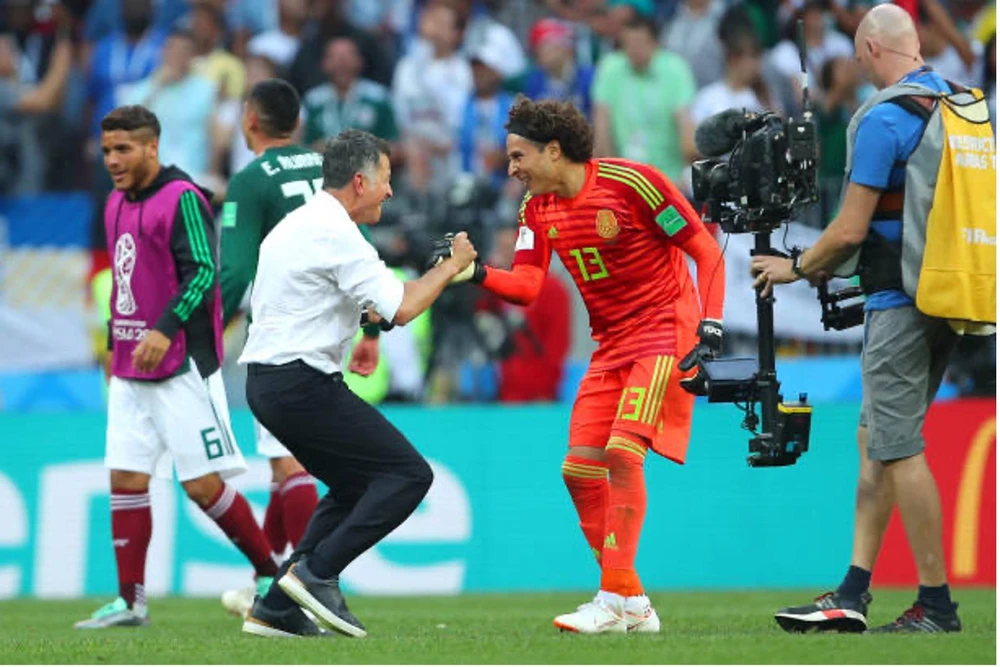 Ochoa là hậu phương vững chắc cho các cầu thủ Mexico. Ảnh: GETTY