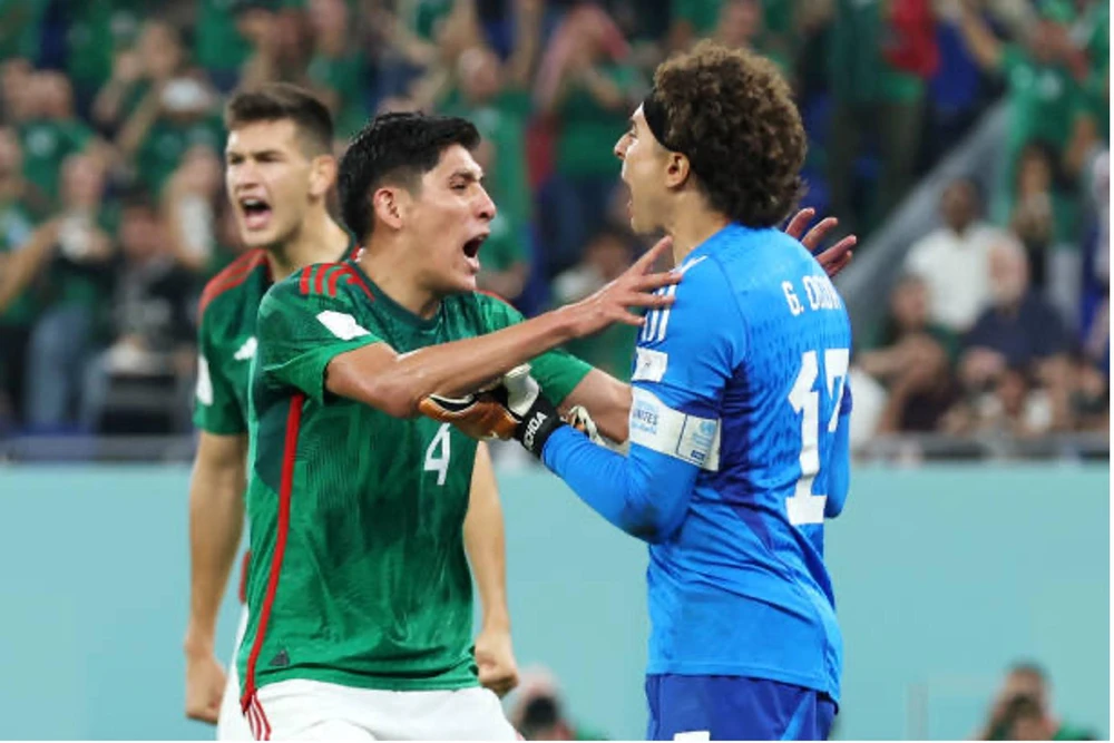 Ochoa tỏa sáng giúp Mexico tránh khỏi trận thua. Ảnh: GETTY