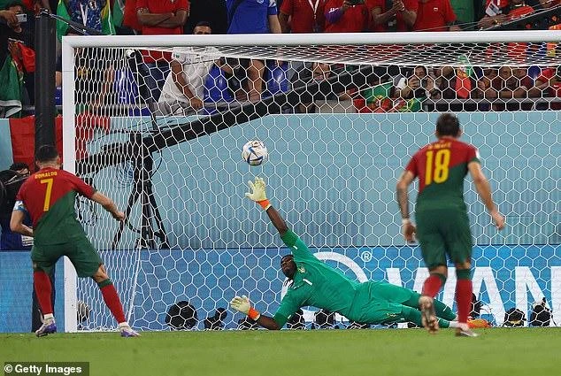 ... Và ghi bàn trên chấm penalty để lập kỷ lục World Cup. ẢNH: GETTY