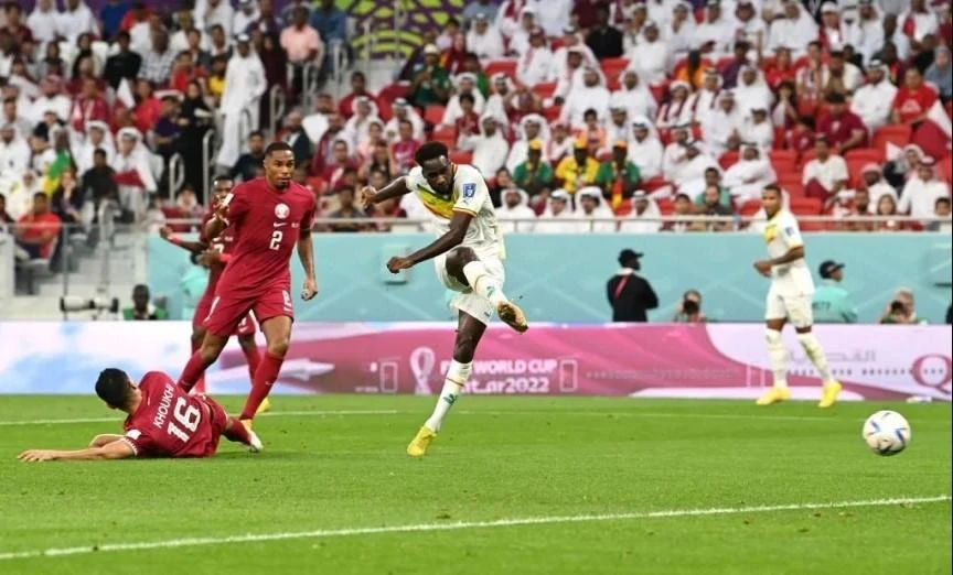 Senegal chơi chủ động và có phần nhỉnh hơn chủ nhà Qatar. Ảnh: Getty