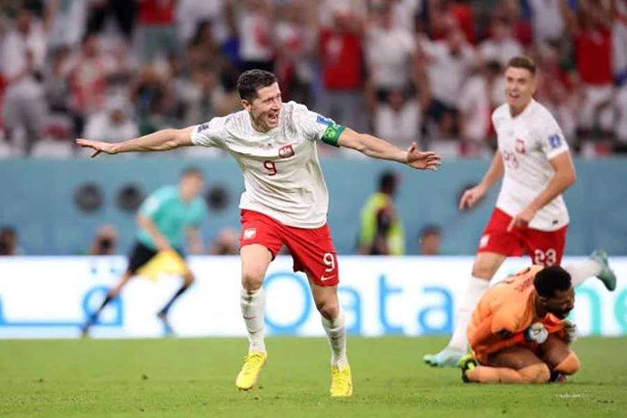 Lewandowski có bàn thắng thứ 77 cho đội tuyển Ba Lan. Ảnh: Getty