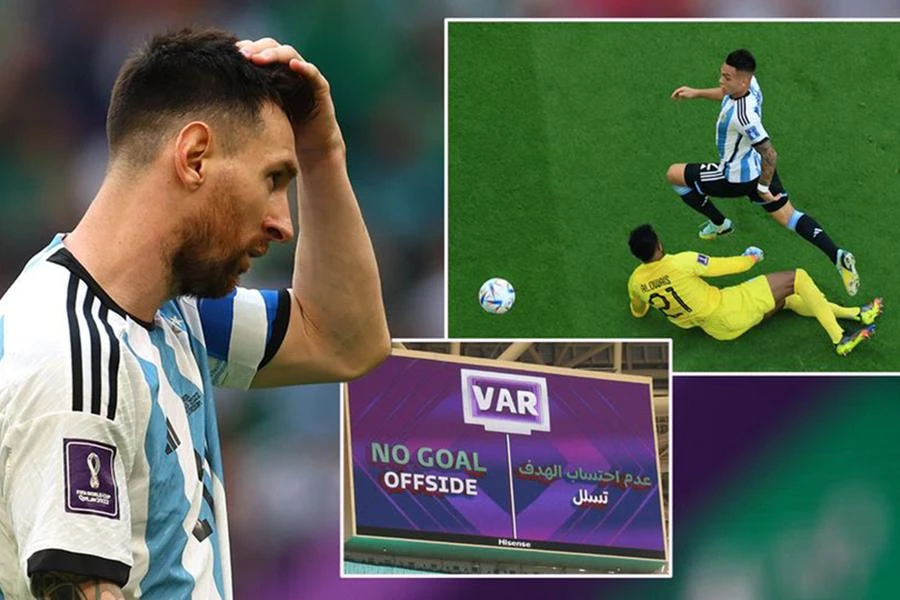 Argentina của Messi còn có 3 bàn thắng không được công nhận trong hiệp 1 ở trận thua ngược Saudi Arabia. ẢNH: MIRROR