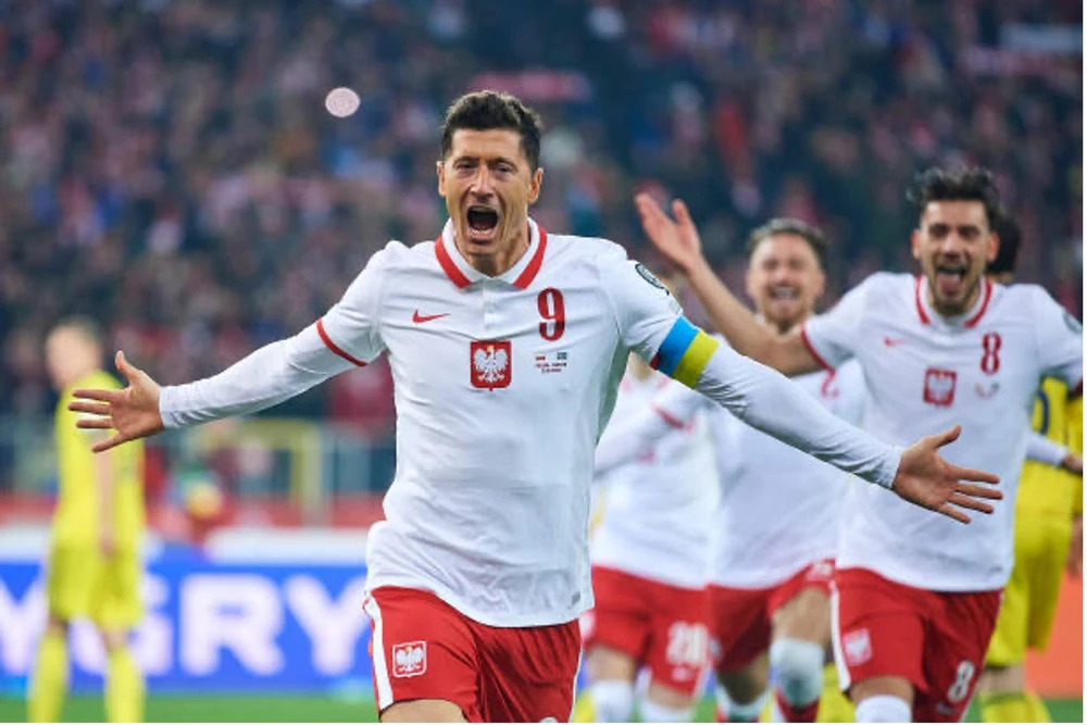 Ba Lan đang nắm quyền tự quyết cho tấm vé đi tiếp. Ảnh: GETTY